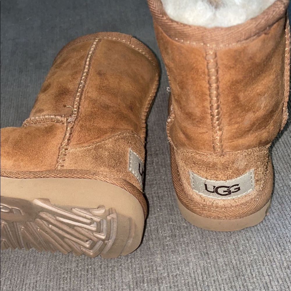 Toddler size 7 chestnut Ugg’s
